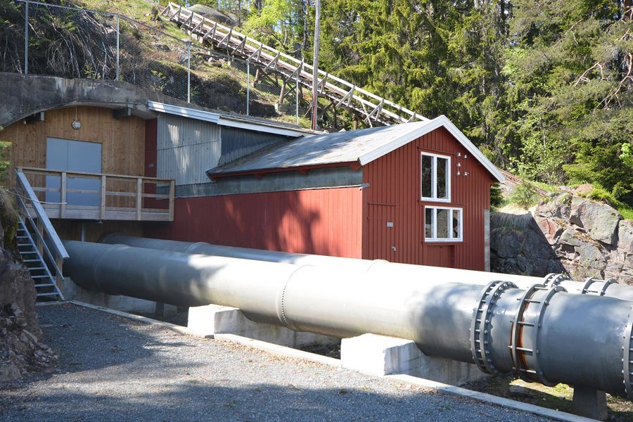Penstock and building, Hakavik power plant.